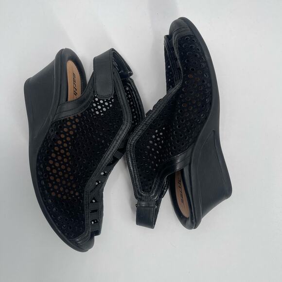 EARTH Calla Wedge Sandals Size 8 Black Perforated Leather Suede Casual Comfort - Picture 6 of 11